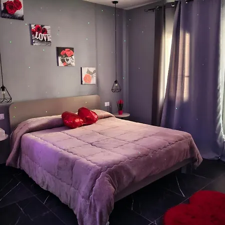 Romantica Con Jacuzzi E Sauna アパート